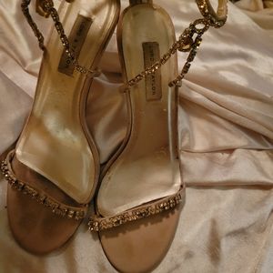 LORD & TAYLOR GOLD HEELED SSNDALS